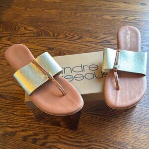 ANDRE’ ASSOUS NICE GOLD METALLIC FEATHERWEIGHTS™ SANDAL. Size 10. With box.